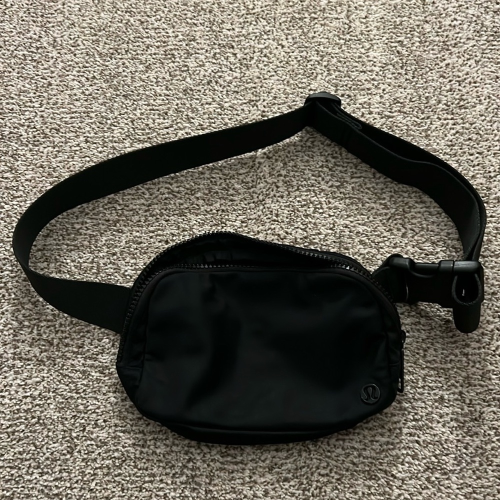 Lululemon belt bag